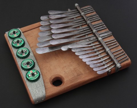 Instrument mbira 76